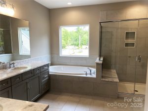 bathroom in the owner's suite at 117 Blackbeard Lane at Pirates Cove